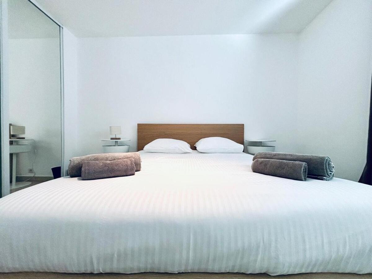 2 Bed In Walk To & Old Town! Antibes