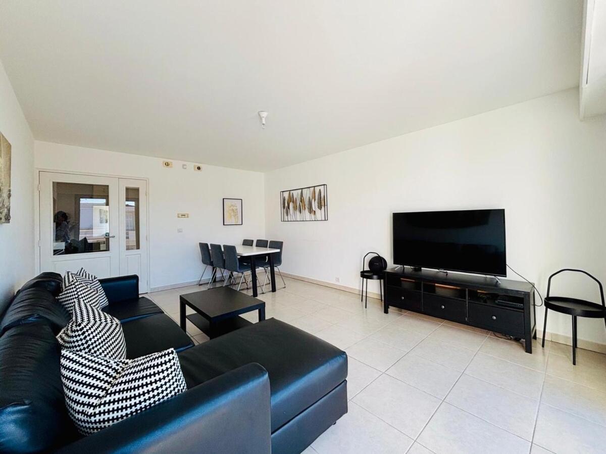 2 Bed In Walk To & Old Town! * Antibes