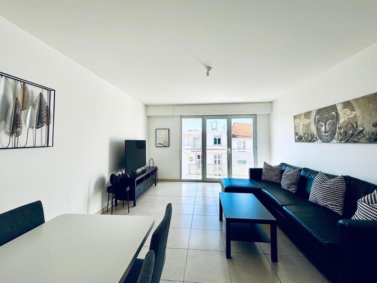 2 Bed In Walk To & Old Town! Antibes