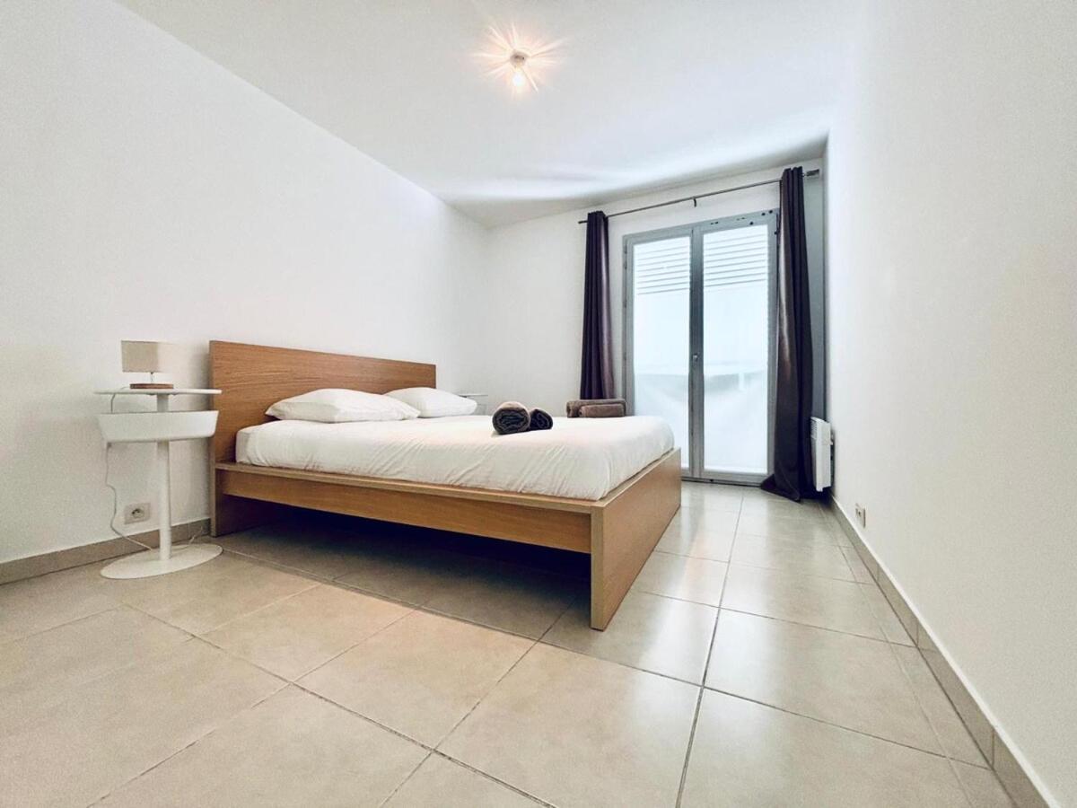 2 Bed In Walk To & Old Town! * Antibes